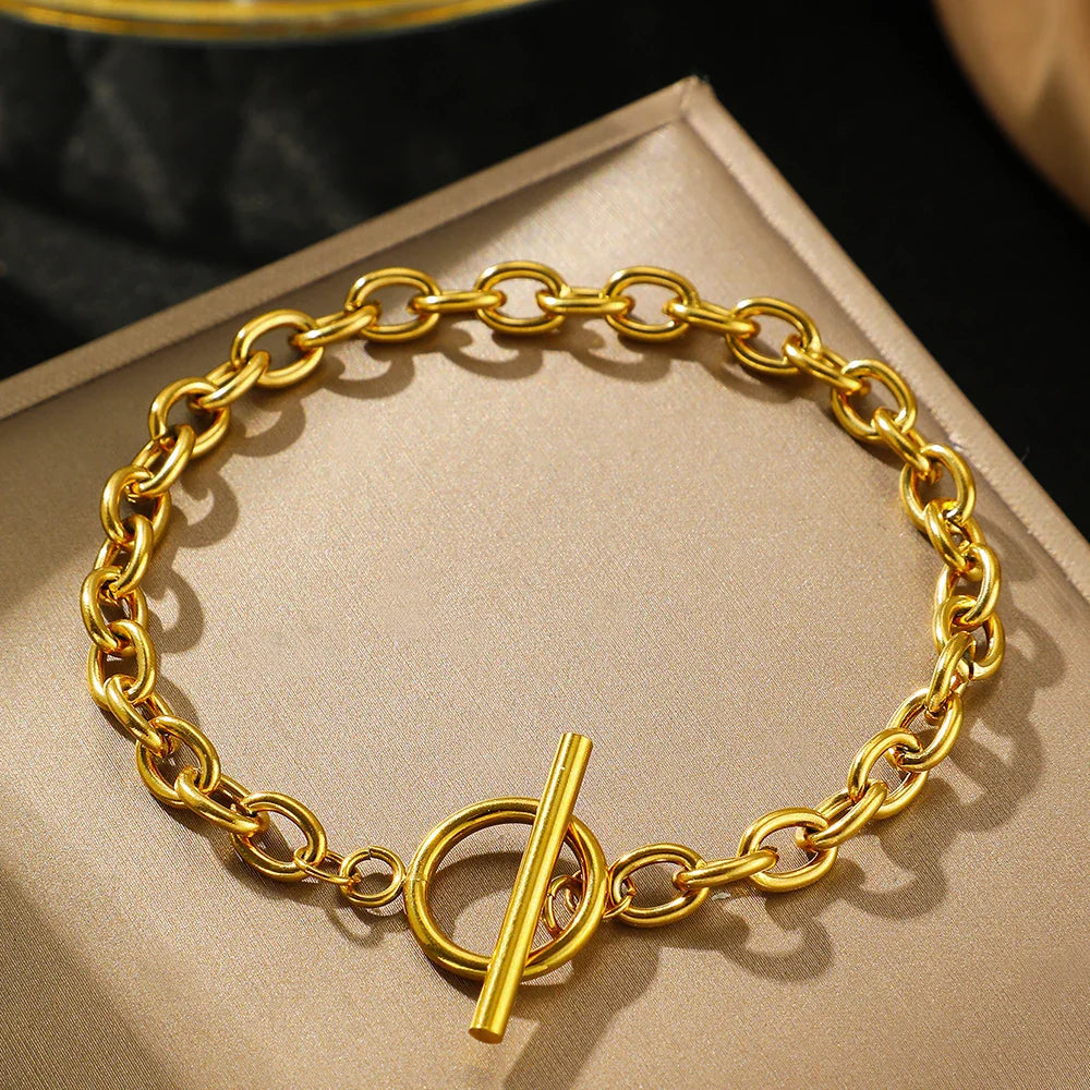 Classy Paperclip Circle Bar Clasp Bracelet