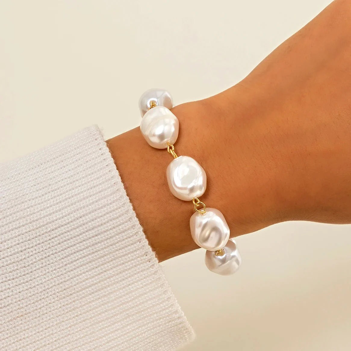 Classy Asymmetric Pearl Bracelet